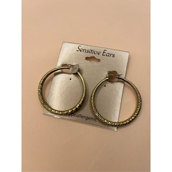 Sensitive Ears Women's Gold-Tone Hypoallergenic Hoop Earrings - Picture 4 of 4